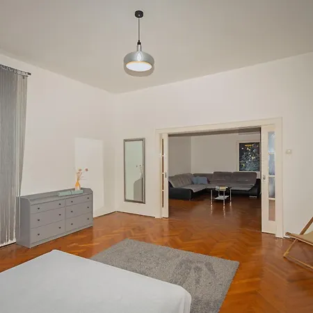 Apartament Antique *