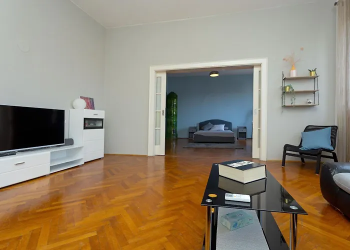 Antique Апартаменти Спліт